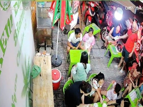 Khách hàng tại chi nhánh mới
